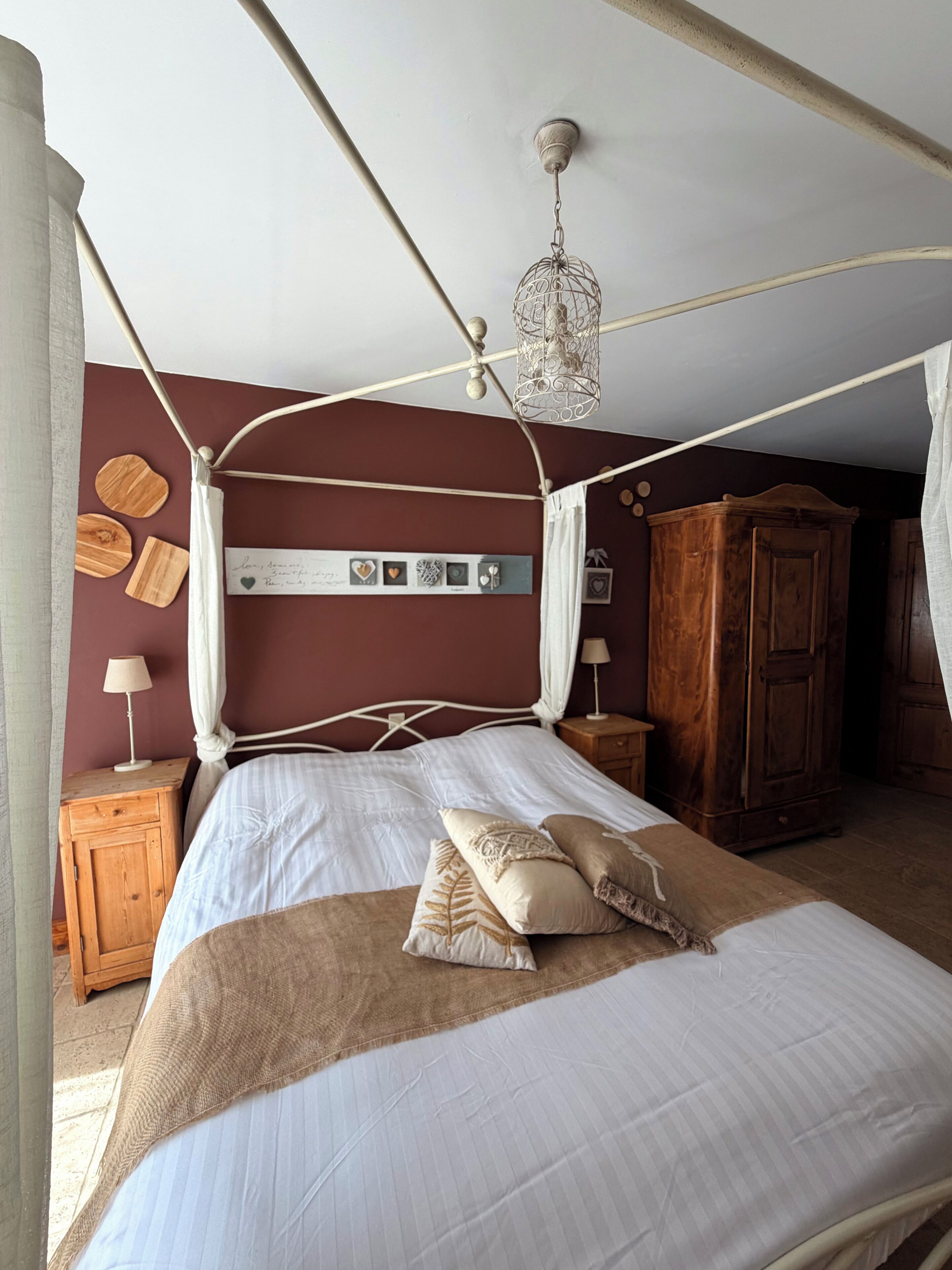 Double Room, Bathtub, Queen size bed | ผ้าม่านกันแสง, Wi-Fi ฟรี, ผ้าปูที่นอน