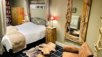 Double Room, Bathtub, Queen size bed | Blackout drapes, free WiFi, bed sheets