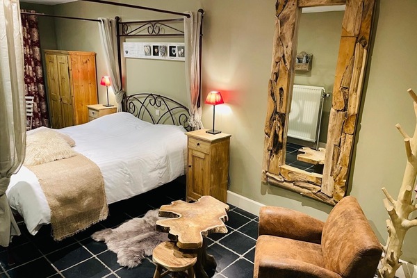 Double Room, Bathtub, Queen size bed | Langsir/tirai gelap terus, Wi-fi percuma, cadar katil