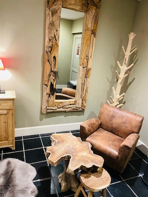 Chambre Double, baignoire, lit queen