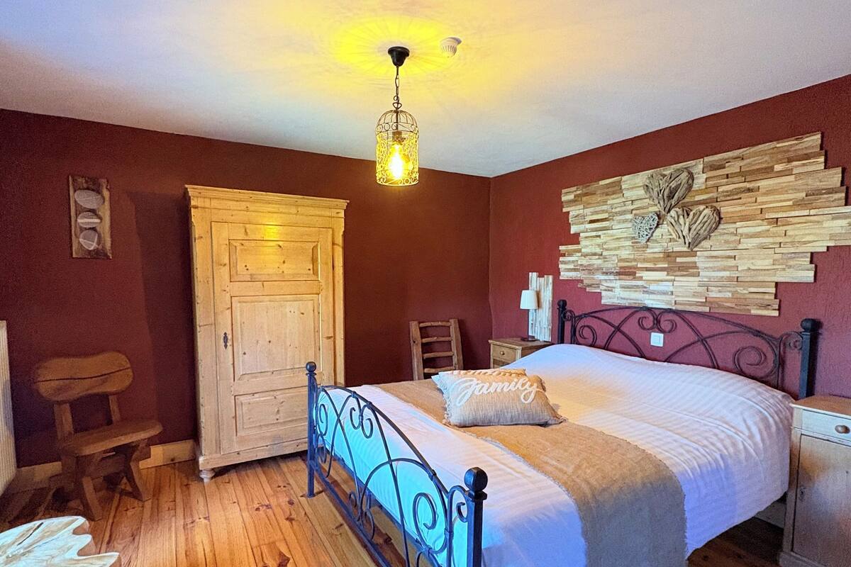 Cortinas blackout, wifi gratis y ropa de cama 