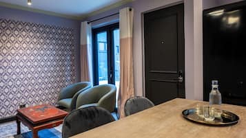 Deluxe Room, Patio, Courtyard View | In-room safe, free WiFi