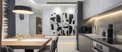 Apartment, 3 Bedrooms, Balcony, City View | Private kitchen | Fridge, microwave, oven, stovetop