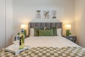 4 Schlafzimmer, Schreibtisch, Bügeleisen/Bügelbrett, Reisekinderbett