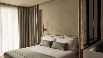 Standard Room, 1 King Bed | Minibar, desk, free WiFi, bed sheets