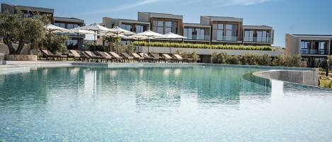 Indoor pool, 2 outdoor pools