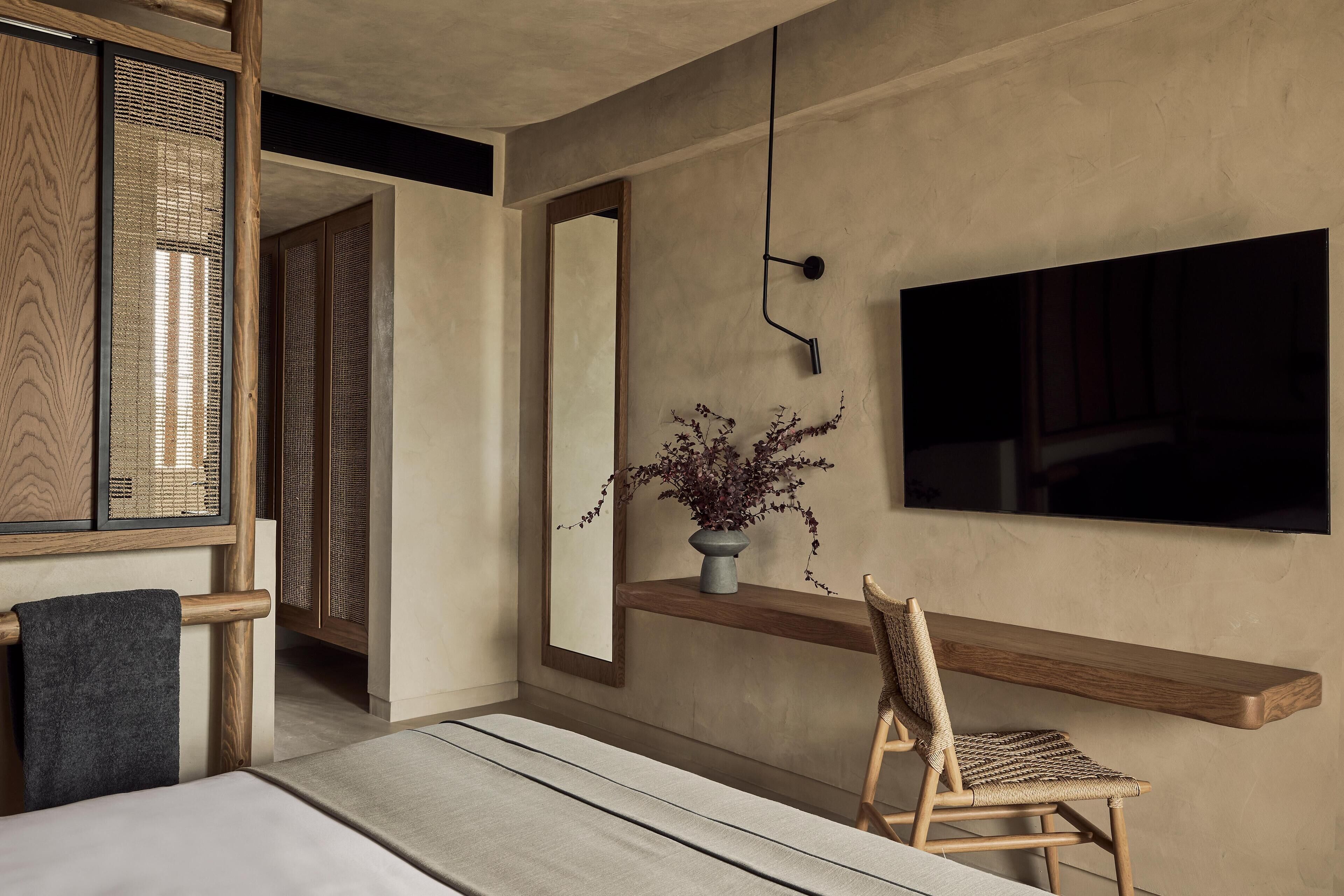 Minibar, desk, free WiFi, bed sheets