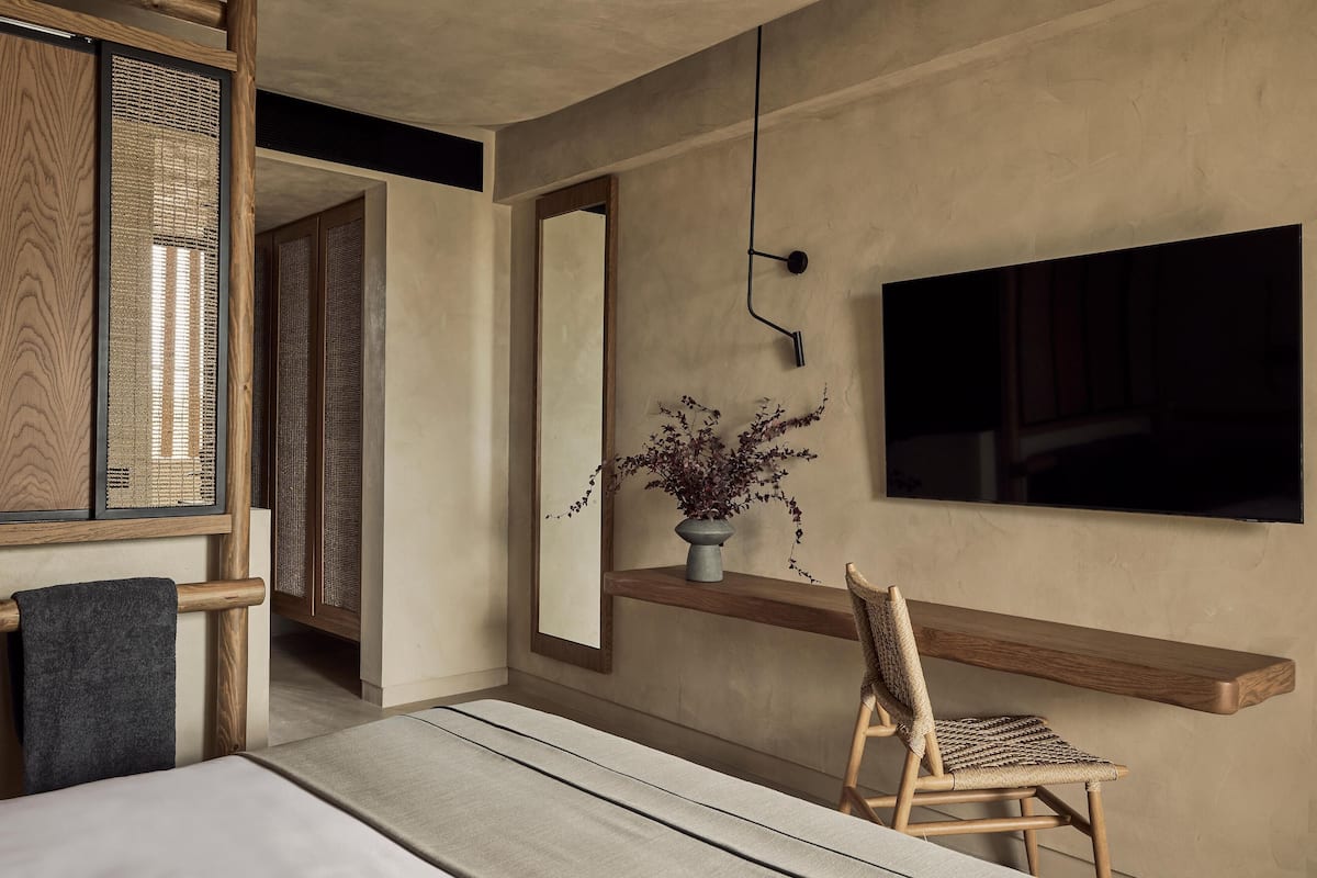 Minibar, desk, free WiFi, bed sheets