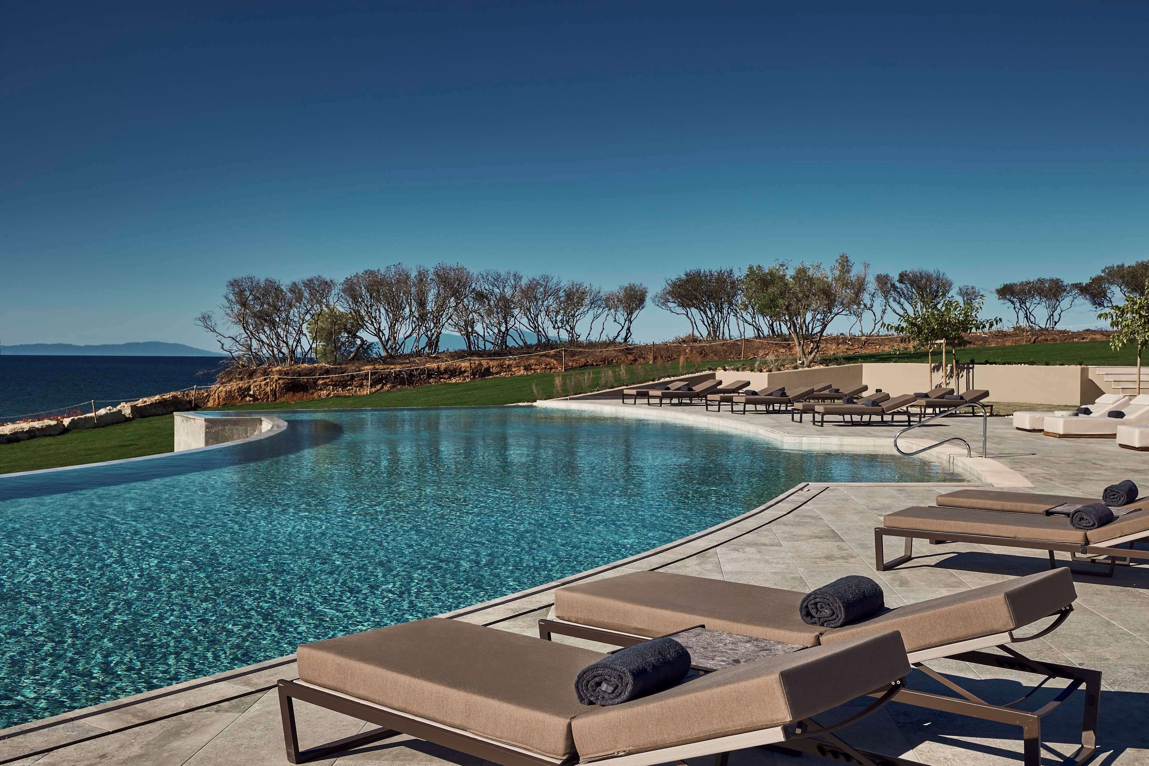 Indoor pool, 2 outdoor pools