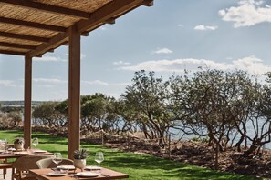 Terrace/patio - Zélia Halkidiki, part of Destination by Hyatt - Adults Only (Nea Propontida)