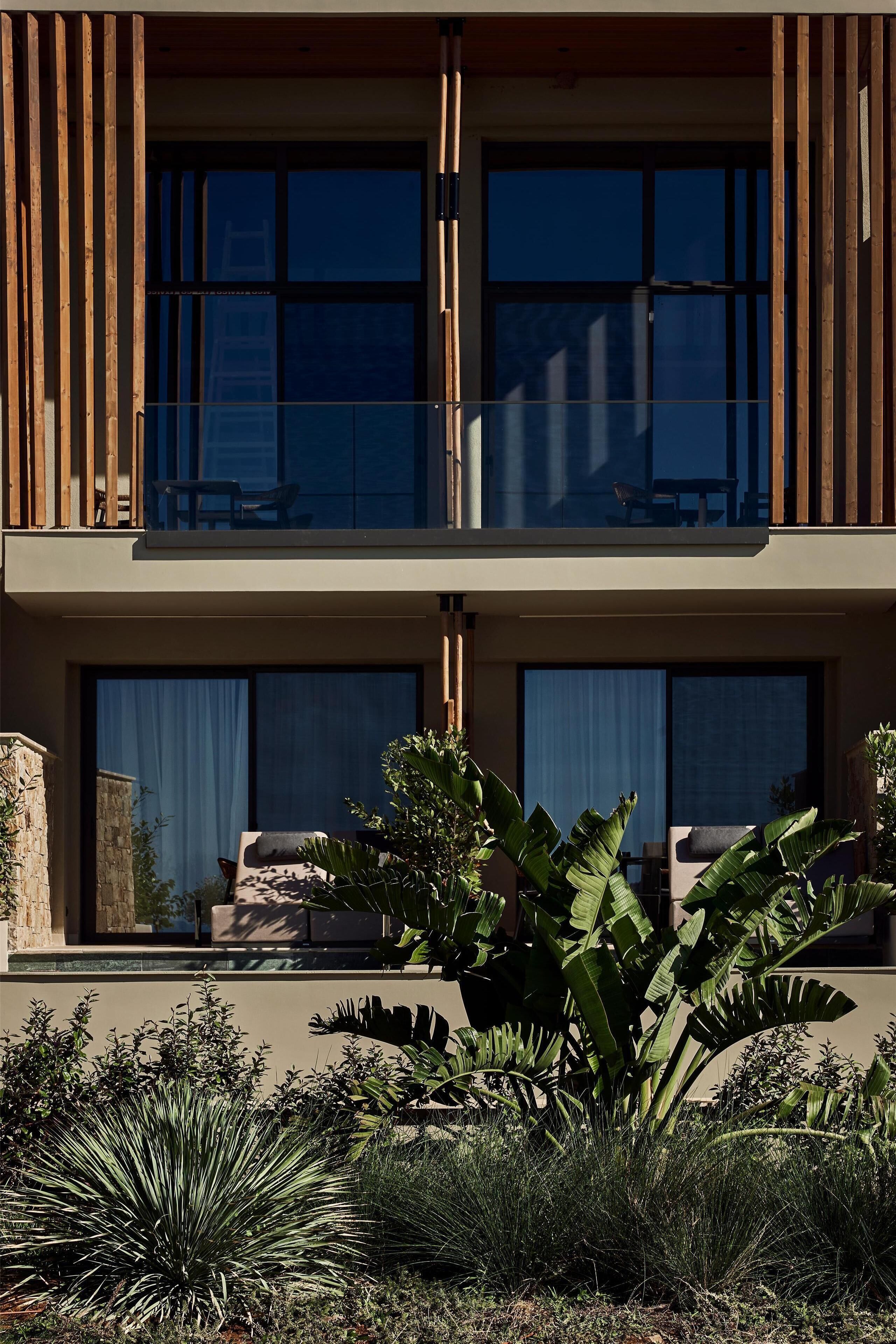 Minibar, desk, free WiFi, bed sheets