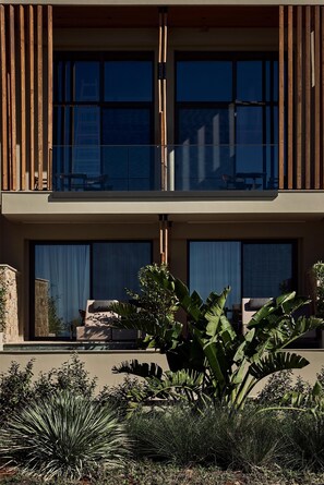 Minibar, escritorio, wifi gratis y ropa de cama 