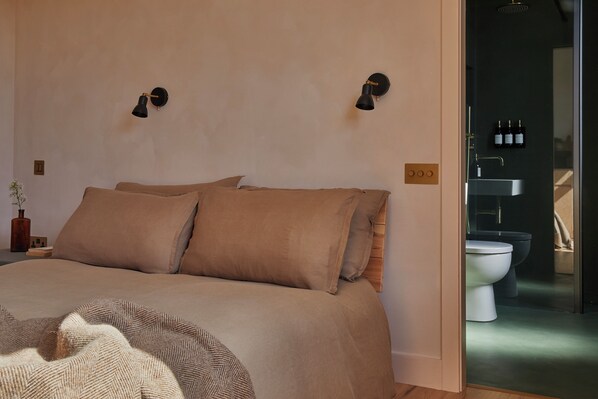 Free WiFi - Yarn - Elmo Luxury Double Suite (Ballycastle)