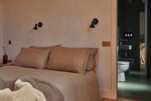 Yarn - Elmo Luxury Double Suite