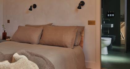 Yarn - Elmo Luxury Double Suite