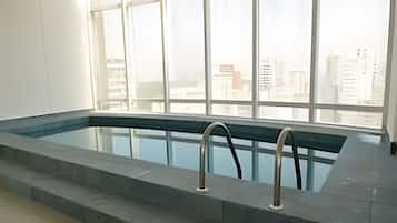 Comfort Studio Suite, Lanai, City View | Pool | Indoor pool