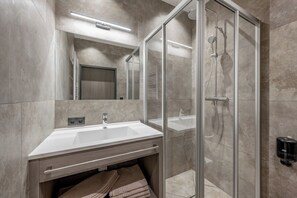 Shower, eco-friendly toiletries, hair dryer, bathrobes - GREEN.Apartments by Camping Sölden (Soelden)