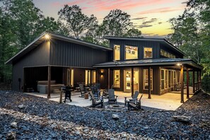 Exterior - Hot Tub, Fire pit, Games, Crystals, Hiking & More-Lake Ouachita's Luxury Retreat (Mt Ida)