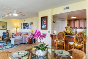 Smart TV, stereo - Ocean View Retreat With Pool and Sauna - Top Floor (Kailua-Kona)