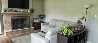 Charming 2-bedroom house in serene Conneaut Lake with AC, WiFi, large backyard