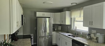 Charming 2-bedroom house in serene Conneaut Lake with AC, WiFi, large backyard