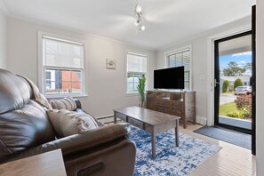 House | 1 bedroom - Beachside Retreat Cozy 1-bedroom w Private Yard (Dennis Port)
