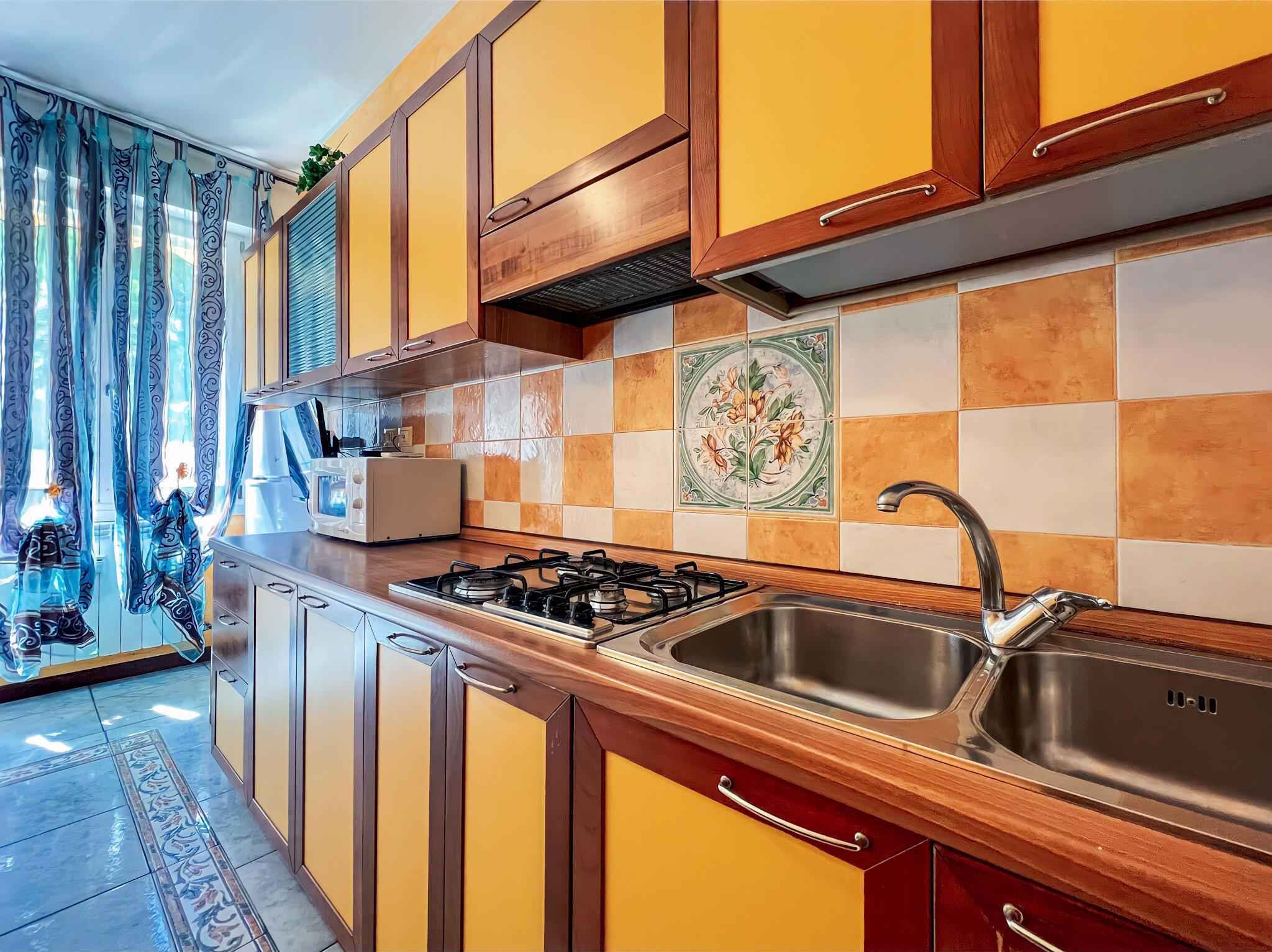 Microondas y placa de cocina