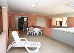 Outdoor dining - Holiday apartment mit Balkon und Pool (Bibione)