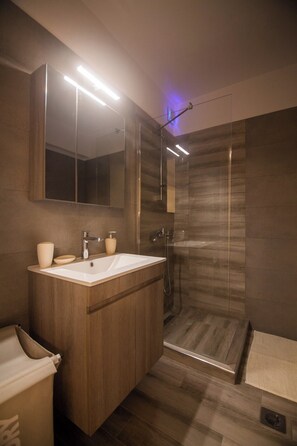 Comfort Apartment | Bathroom