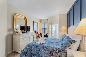 3 bedrooms, iron/ironing board, WiFi, bed sheets - Beach Palms hosted by Plumlee Vacation Rentals (Indian Shores)