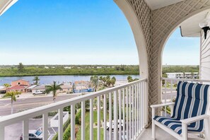 Property grounds - Beach Palms hosted by Plumlee Vacation Rentals (Indian Shores)
