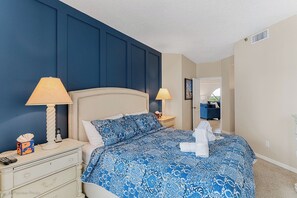 3 bedrooms, iron/ironing board, WiFi, bed sheets - Beach Palms 510 - GULF FRONT Condo (Indian Shores)