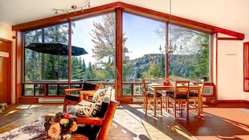 Smart TV, fireplace, offices