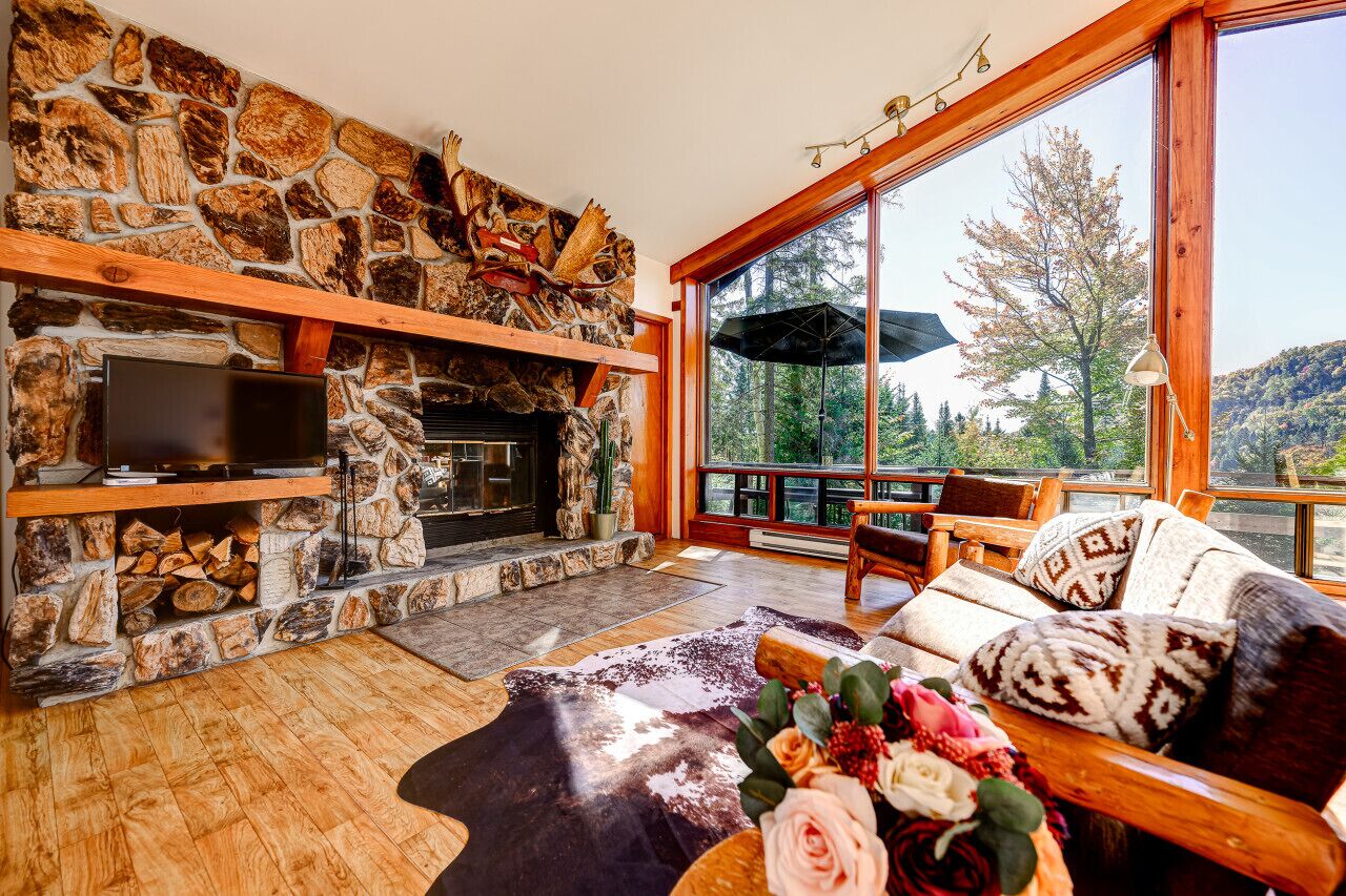 スマートテレビ、暖炉、書斎 / ワークスペース