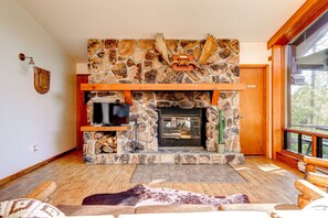 Smart TV, fireplace, offices