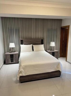 2 dormitorios, tabla de planchar con plancha, wifi y ropa de cama