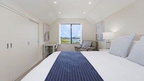 4 bedrooms, iron/ironing board, WiFi