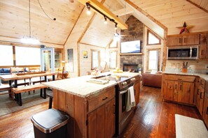 Fridge, microwave, oven, stovetop - Top Rated Spacious Newer Cabin Great Location Hot Tub Games EV (Blue Ridge)