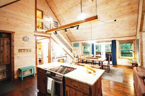 Fridge, microwave, oven, stovetop - Top Rated Spacious Newer Cabin Great Location Hot Tub Games EV (Blue Ridge)