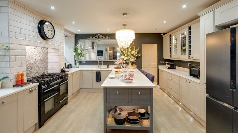 Luxury Georgian Country House With Hot Tub