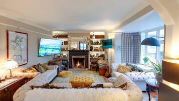 Villa | 8 bedrooms, Internet