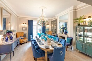 วิลล่า | 8 ห้องนอน, อินเทอร์เน็ตความเร็วสูง