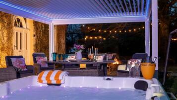 Villa | 8 bedrooms, Internet