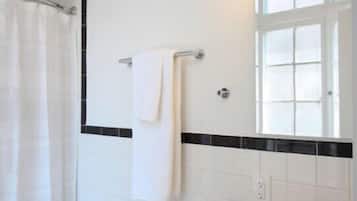 Romantic Apartment, Kitchen, City View | Bathroom
