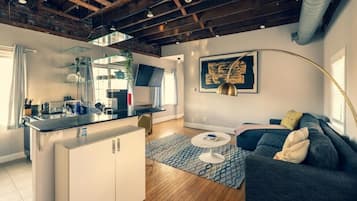 Romantic Apartment, City View | Living area