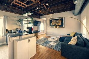 Romantisch appartement, uitzicht op stad | Woonruimte