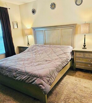 4 bedrooms, desk, iron/ironing board, WiFi