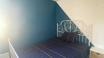 1 bedroom, bed sheets