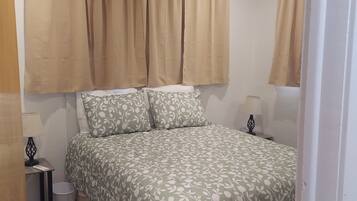 2 bedrooms, iron/ironing board, WiFi, bed sheets