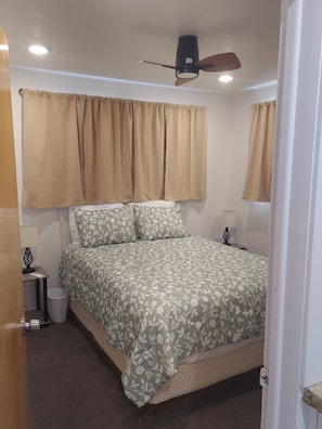 2 habitaciones, tabla de planchar con plancha, wifi y ropa de cama